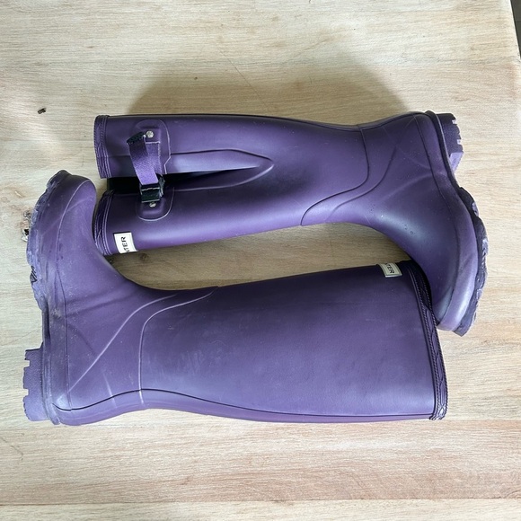 HUNTER Women's Norris Field Side Adjustable Rain Boots in Iris - Picture 3 of 9